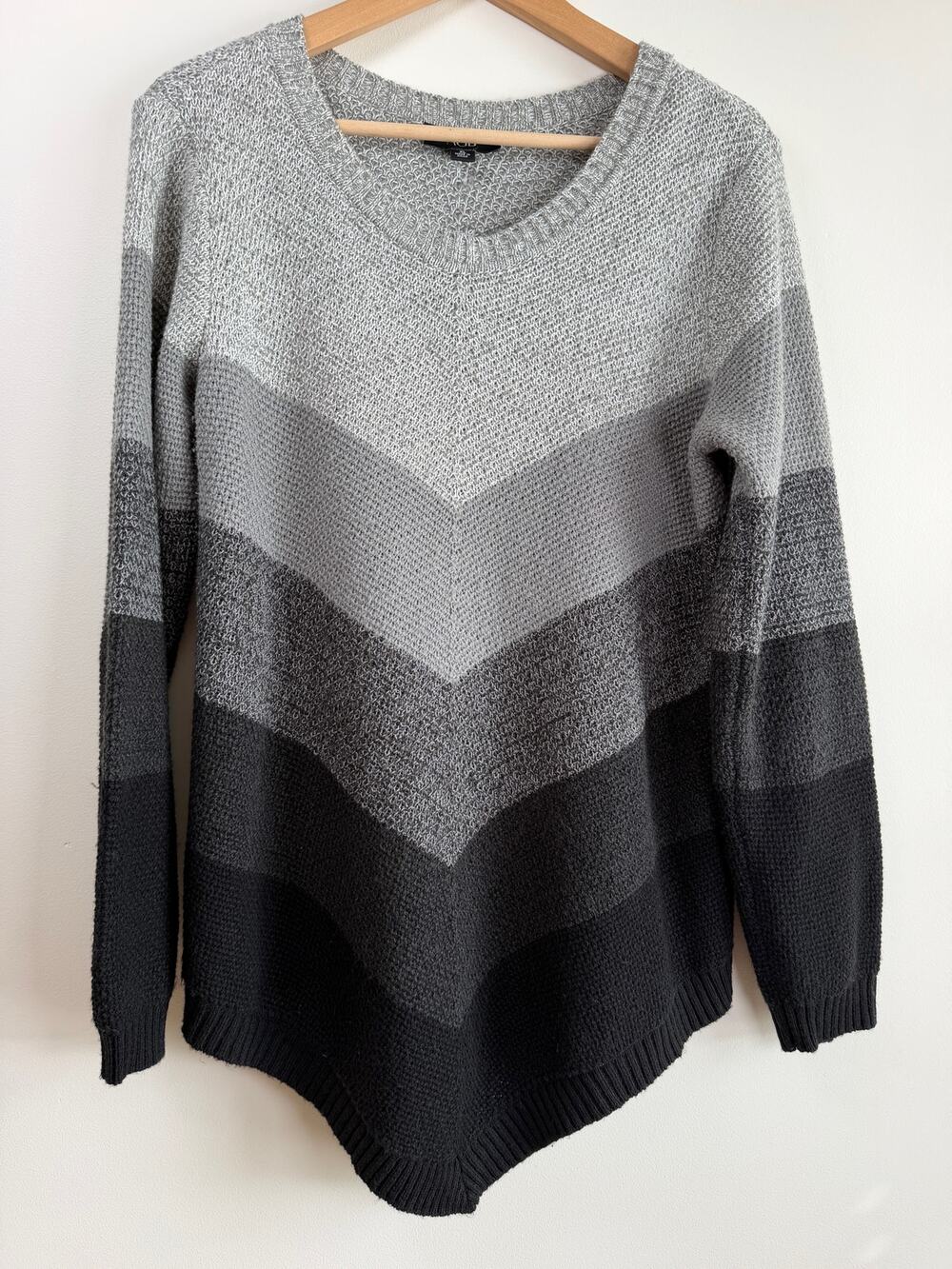 Ombre Chevron Colorblock Knit Sweater Gray Black Asymmetrical Hem Top Fall Sz XL